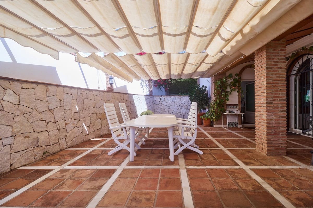 4 Zimmer Villa zu verkaufen in Mijas Costa mit Pool - 1.300.000 € (Ref: 9540342)