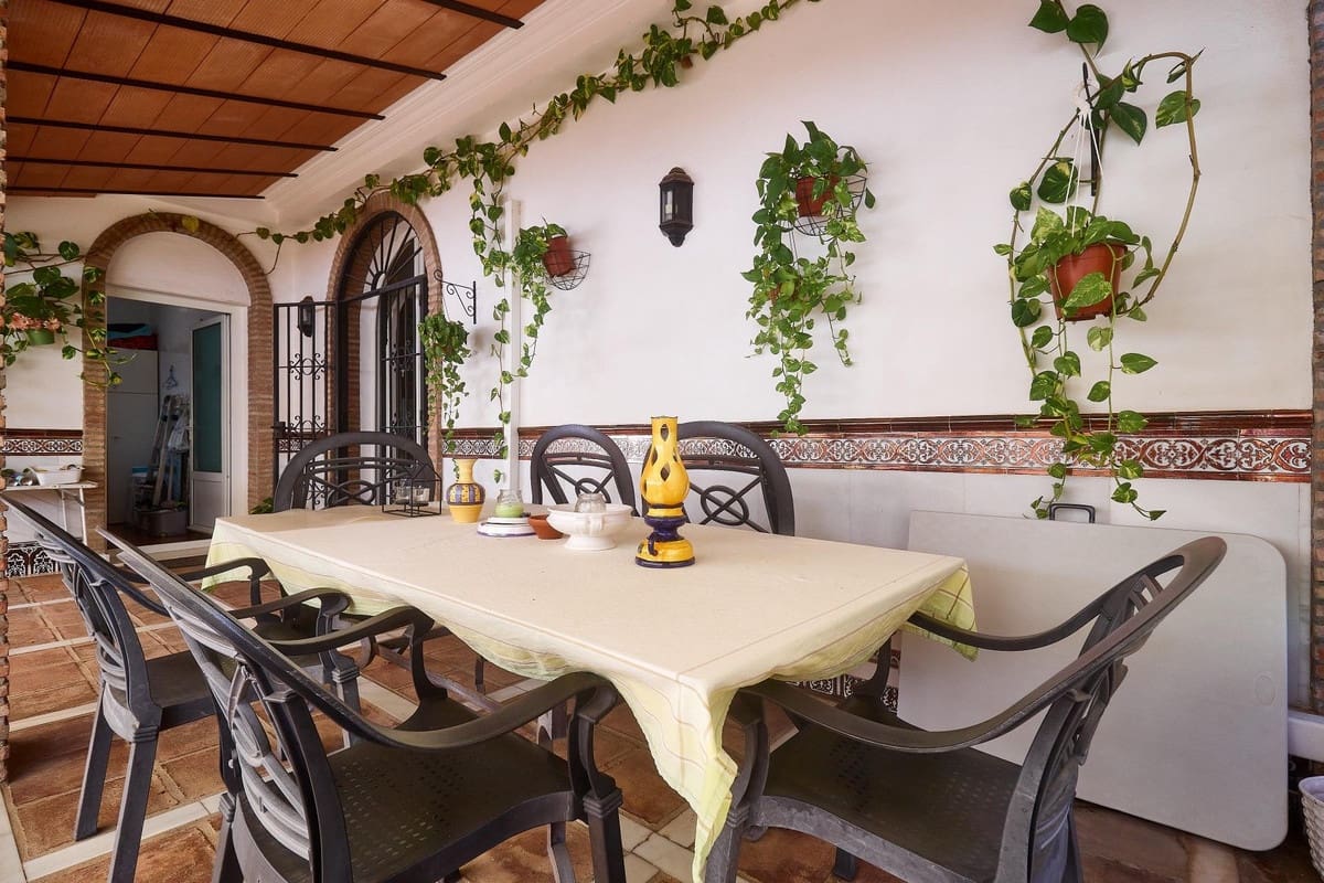 4 Zimmer Villa zu verkaufen in Mijas Costa mit Pool - 1.300.000 € (Ref: 9540342)