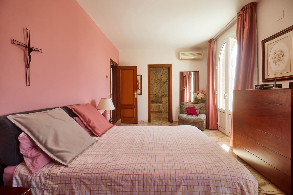 4 Zimmer Villa zu verkaufen in Mijas Costa mit Pool - 1.300.000 € (Ref: 9540342)