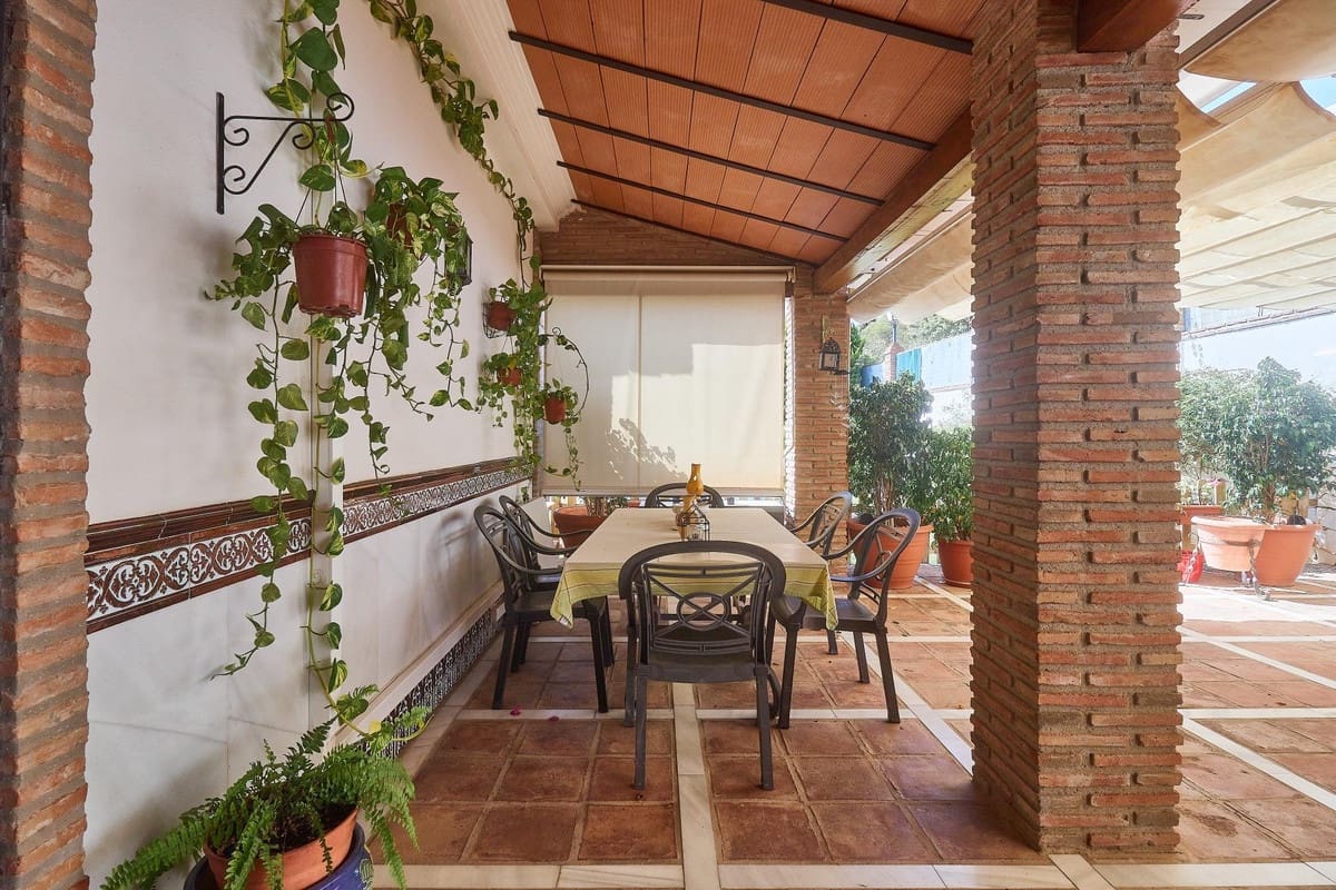 4 Zimmer Villa zu verkaufen in Mijas Costa mit Pool - 1.300.000 € (Ref: 9540342)