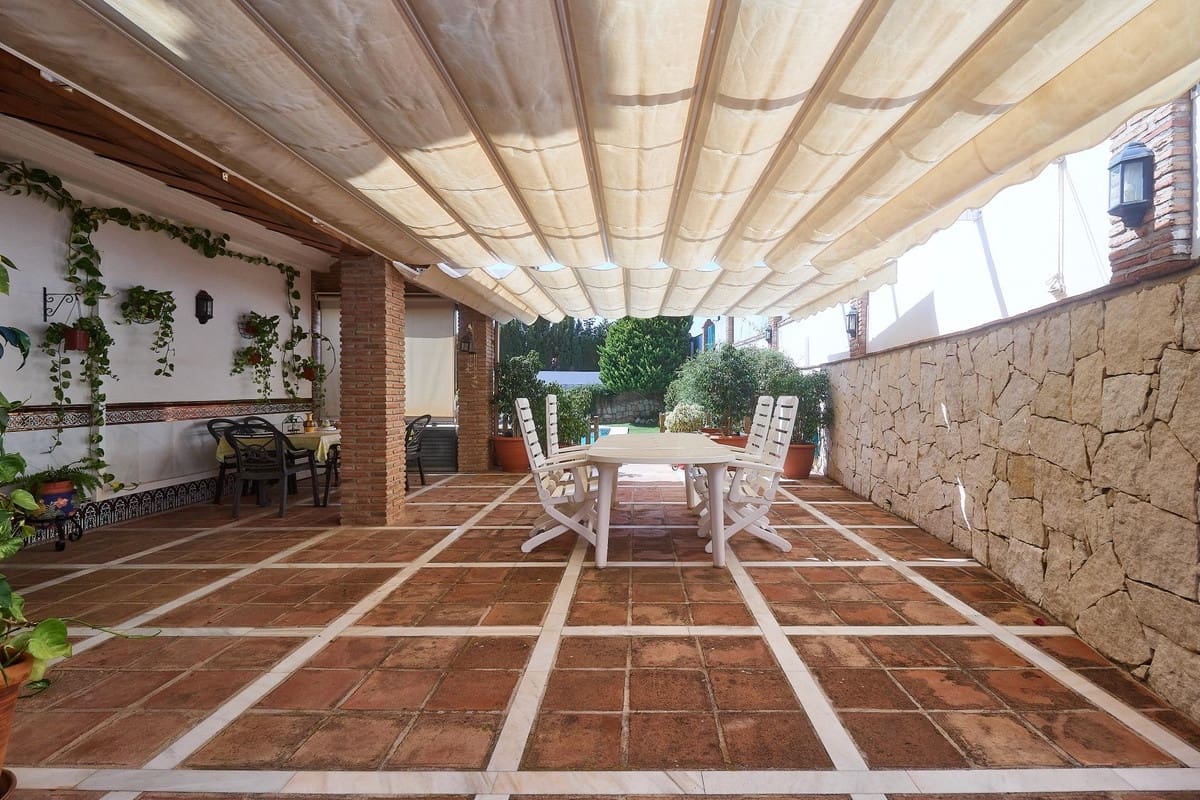 4 Zimmer Villa zu verkaufen in Mijas Costa mit Pool - 1.300.000 € (Ref: 9540342)