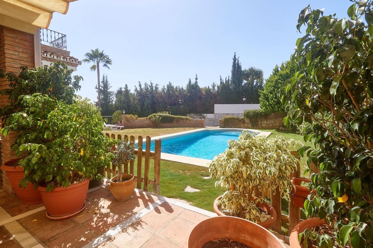 4 Zimmer Villa zu verkaufen in Mijas Costa mit Pool - 1.300.000 € (Ref: 9540342)