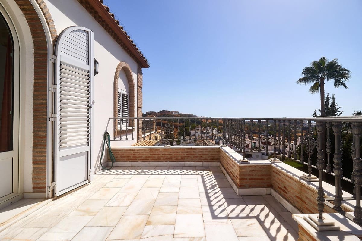 4 Zimmer Villa zu verkaufen in Mijas Costa mit Pool - 1.300.000 € (Ref: 9540342)