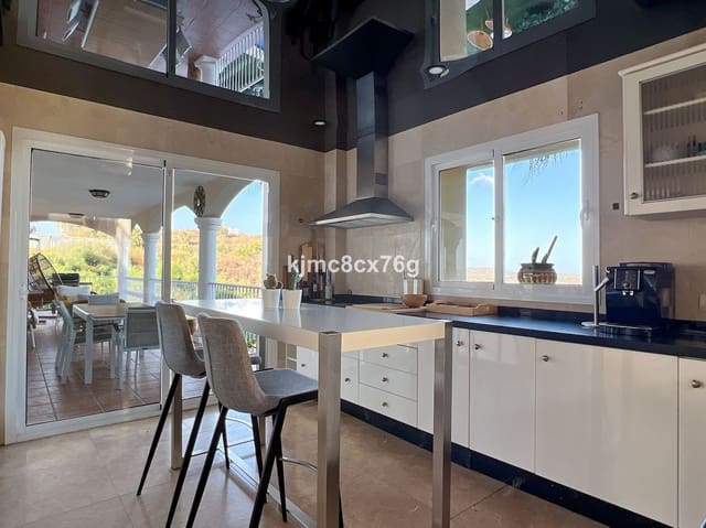 6 soverom Villa til salgs i Riviera del Sol, Mijas med svømmebasseng - € 1 300 000 (Ref: 9540344)