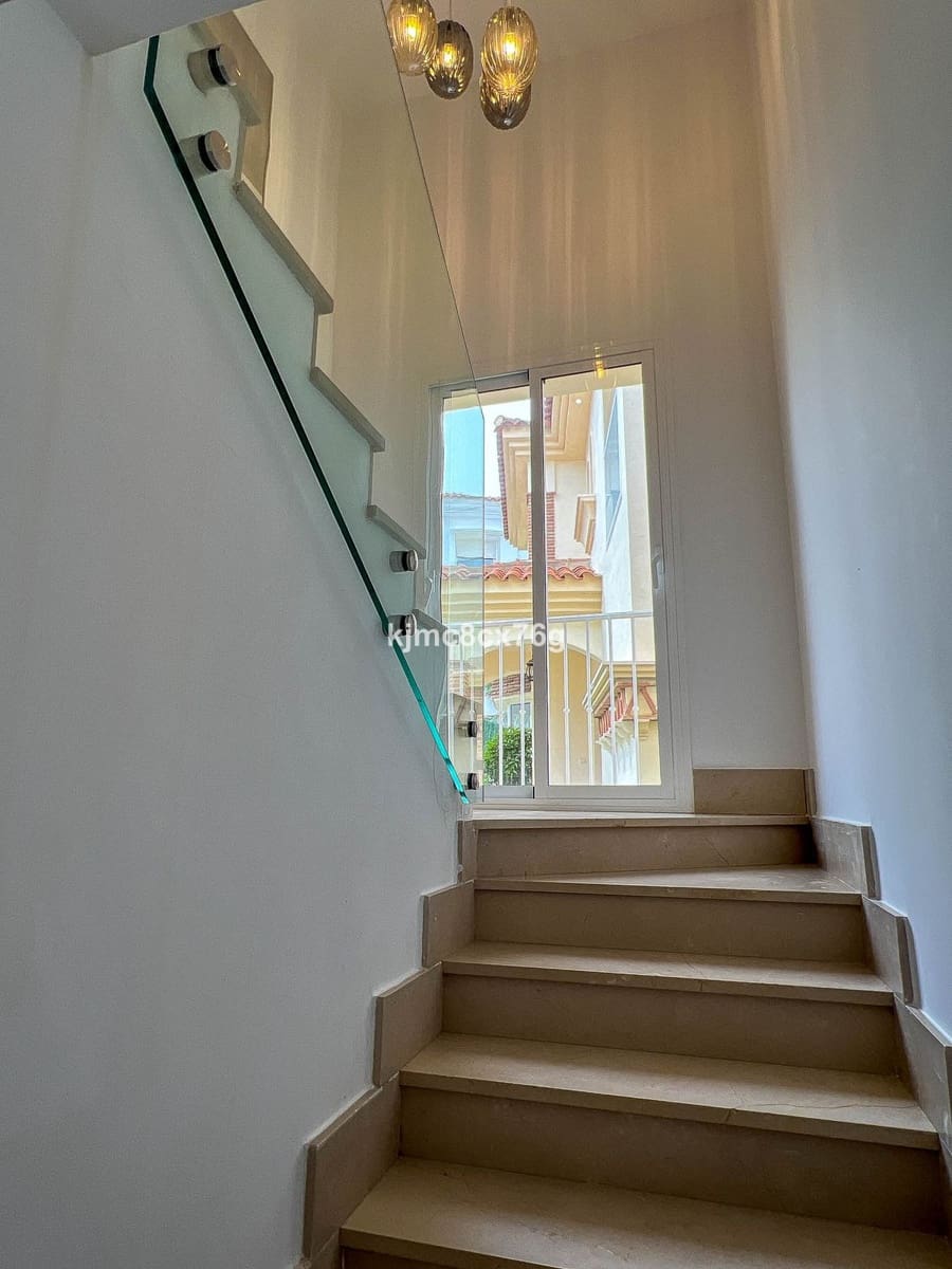 6 soverom Villa til salgs i Riviera del Sol med svømmebasseng - € 1 300 000 (Ref: 9540344)