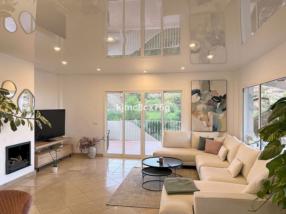 6 soverom Villa til salgs i Riviera del Sol med svømmebasseng - € 1 300 000 (Ref: 9540344)