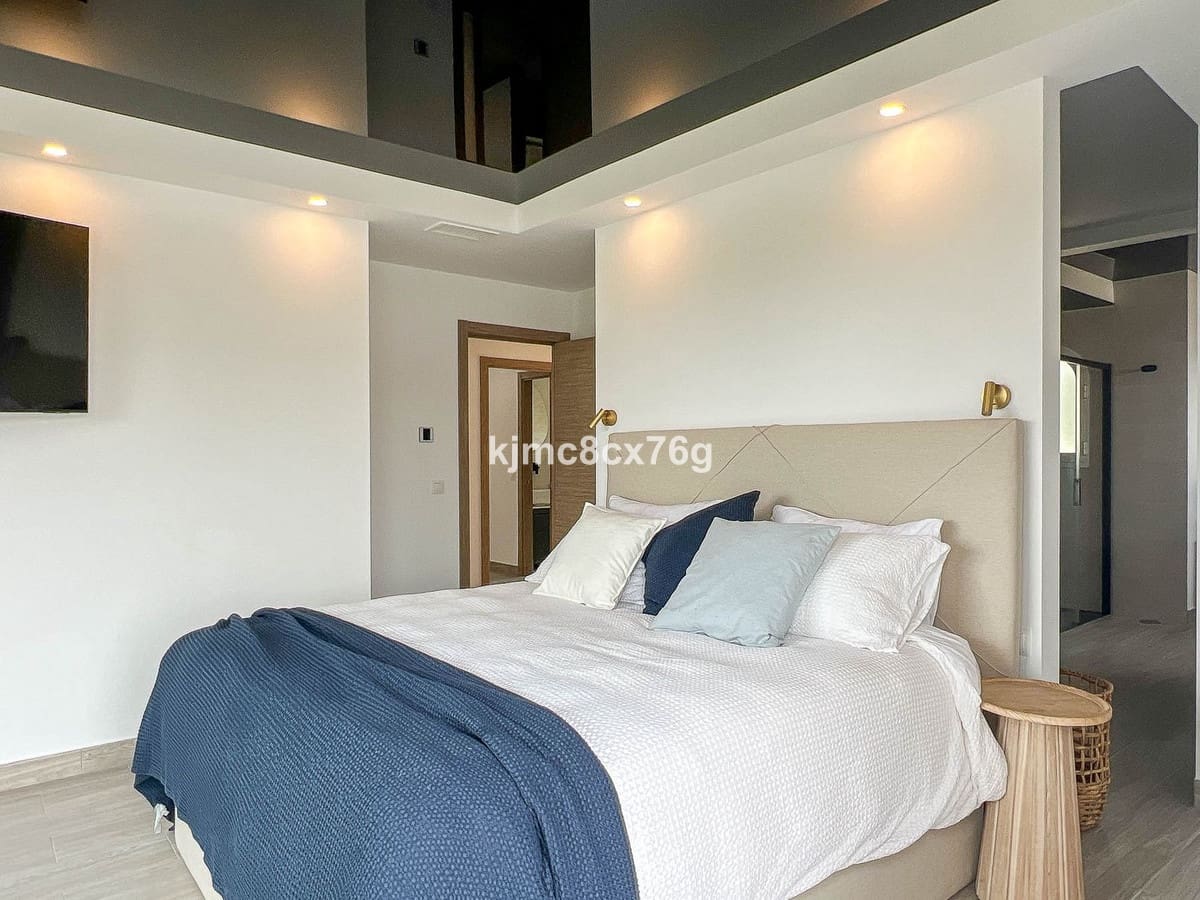 6 soverom Villa til salgs i Riviera del Sol med svømmebasseng - € 1 300 000 (Ref: 9540344)