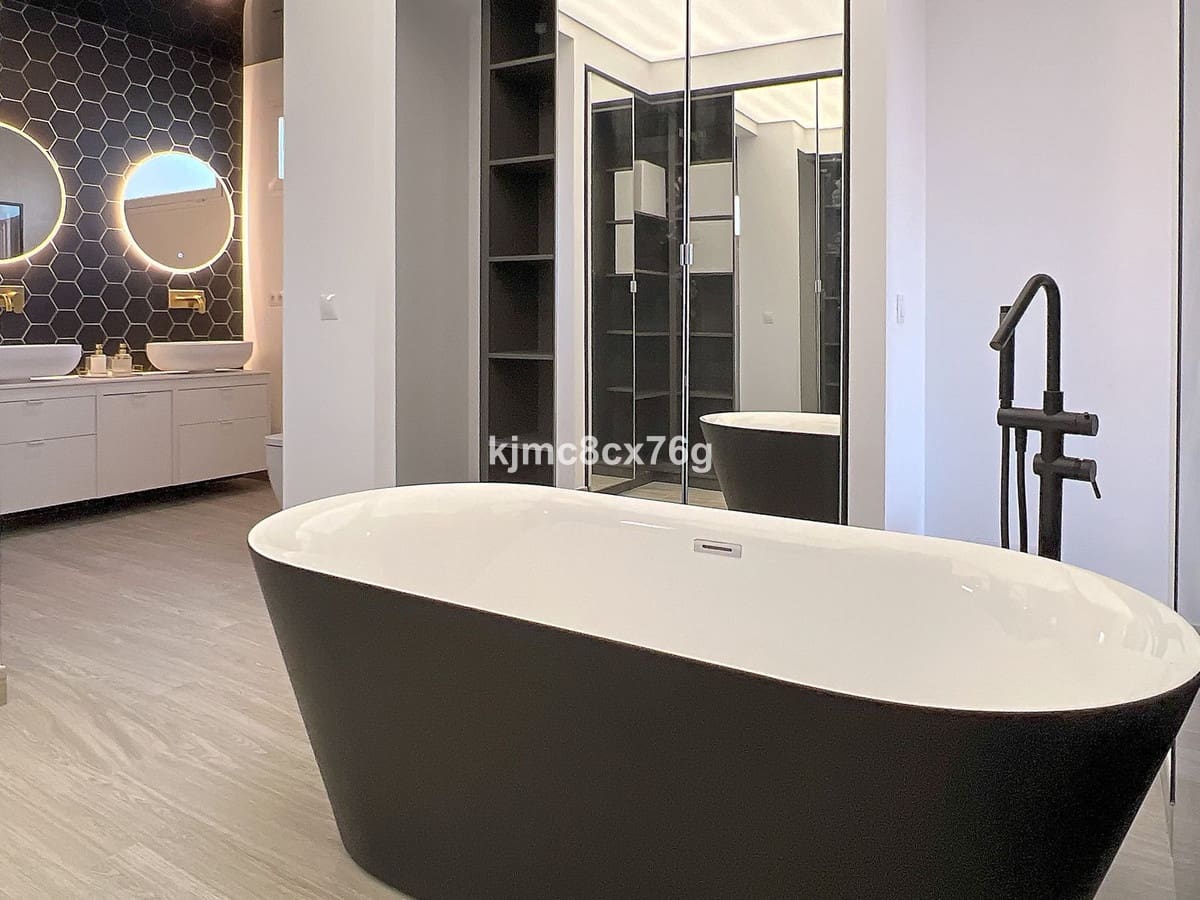 6 soverom Villa til salgs i Riviera del Sol med svømmebasseng - € 1 300 000 (Ref: 9540344)