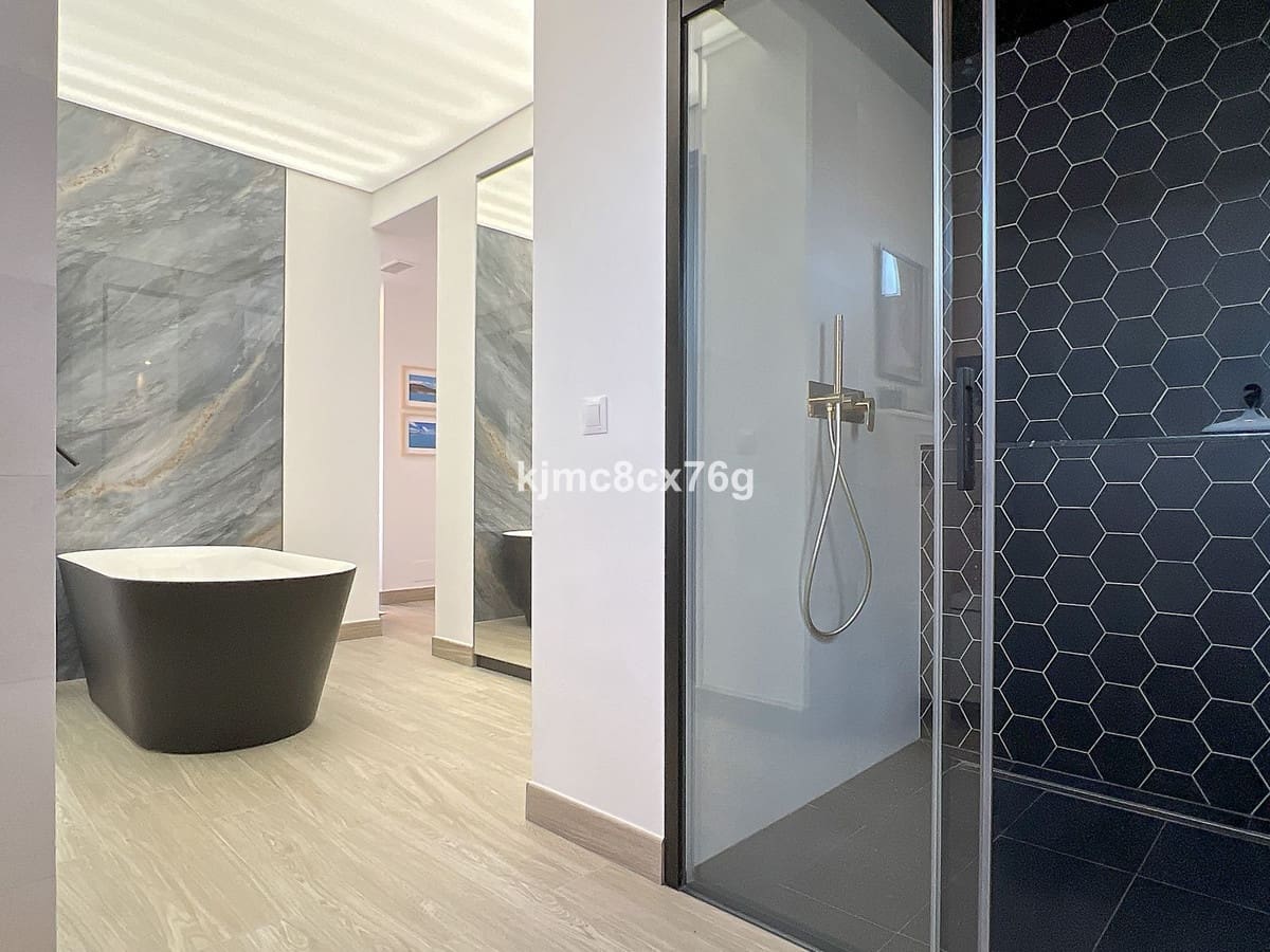 6 soverom Villa til salgs i Riviera del Sol med svømmebasseng - € 1 300 000 (Ref: 9540344)