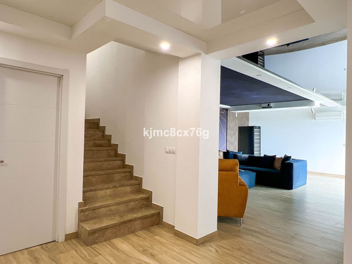 6 soverom Villa til salgs i Riviera del Sol med svømmebasseng - € 1 300 000 (Ref: 9540344)