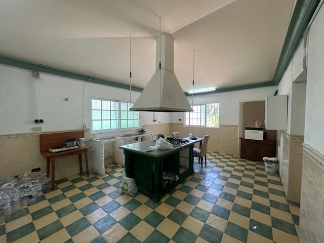 7 soveværelse Villa til salg i La Dama de Noche - La Alzambra, Marbella med swimmingpool - € 1.300.000 (Ref: 9540345)