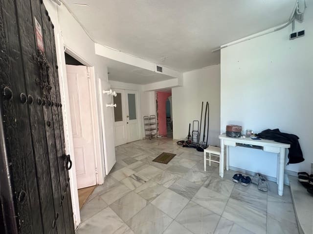 7 soveværelse Villa til salg i La Dama de Noche - La Alzambra, Marbella med swimmingpool - € 1.300.000 (Ref: 9540345)