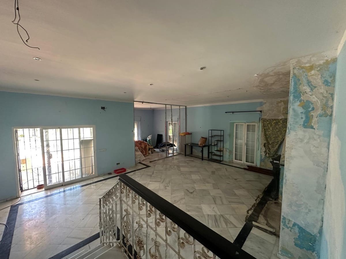 7 soveværelse Villa til salg i Nueva Andalucia med swimmingpool - € 1.300.000 (Ref: 9540345)