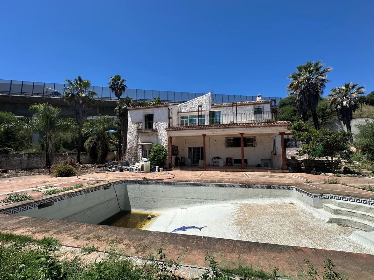 7 soveværelse Villa til salg i Nueva Andalucia med swimmingpool - € 1.300.000 (Ref: 9540345)