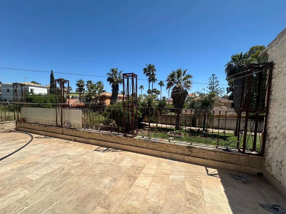 7 soveværelse Villa til salg i Nueva Andalucia med swimmingpool - € 1.300.000 (Ref: 9540345)