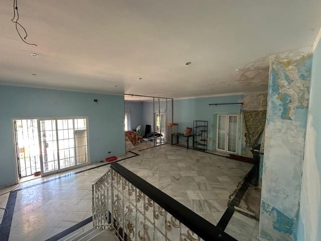 7 soveværelse Villa til salg i La Dama de Noche - La Alzambra, Marbella med swimmingpool - € 1.300.000 (Ref: 9540345)