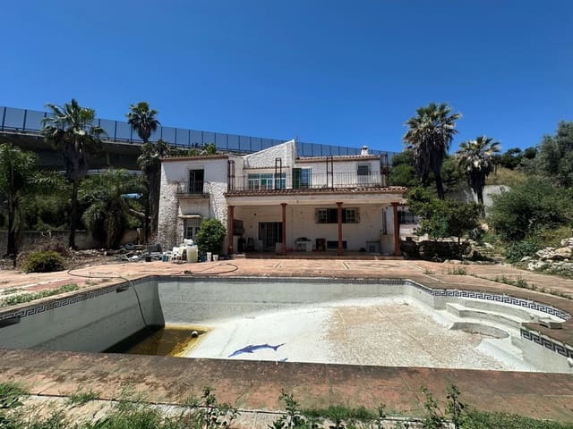 7 soveværelse Villa til salg i La Dama de Noche - La Alzambra, Marbella med swimmingpool - € 1.300.000 (Ref: 9540345)