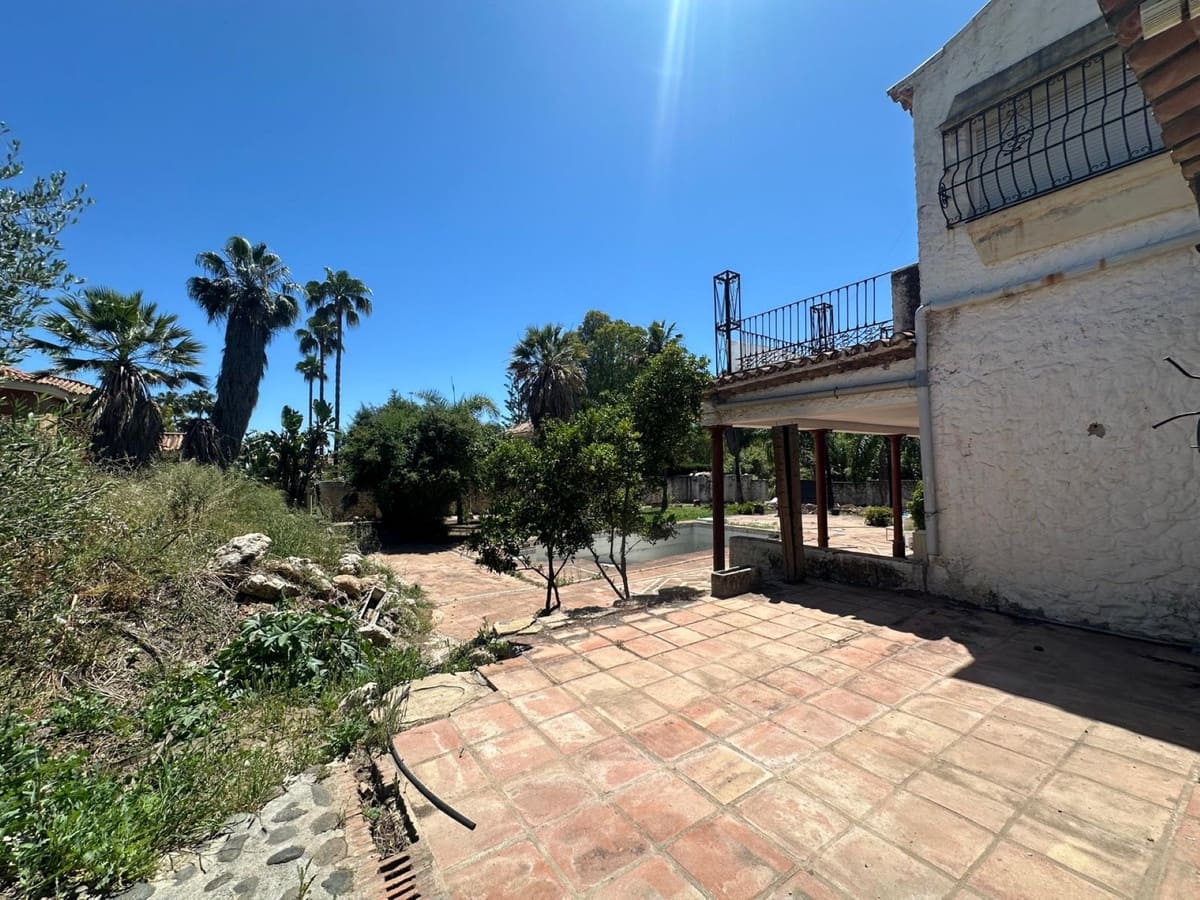 7 soveværelse Villa til salg i Nueva Andalucia med swimmingpool - € 1.300.000 (Ref: 9540345)