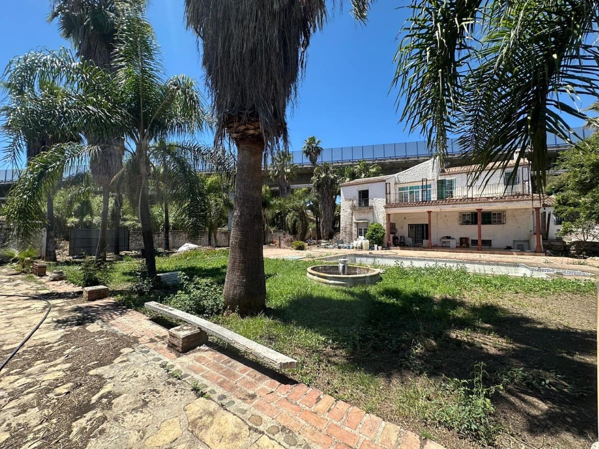 7 soveværelse Villa til salg i Nueva Andalucia med swimmingpool - € 1.300.000 (Ref: 9540345)