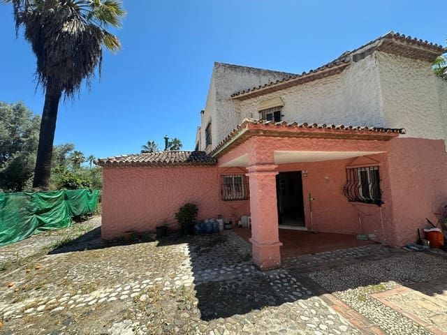 7 soveværelse Villa til salg i La Dama de Noche - La Alzambra, Marbella med swimmingpool - € 1.300.000 (Ref: 9540345)