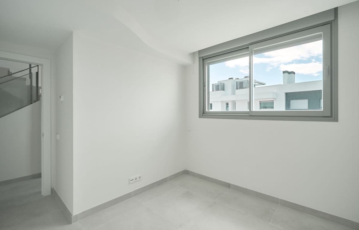 4 soverom Kjedet enebolig til salgs i San Pedro de Alcantara med svømmebasseng garasje - € 1 300 000 (Ref: 9540346)