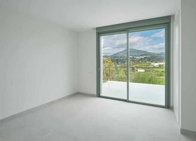 4 soverom Kjedet enebolig til salgs i San Pedro de Alcántara Pueblo, Marbella med svømmebasseng garasje - € 1 300 000 (Ref: 9540346)