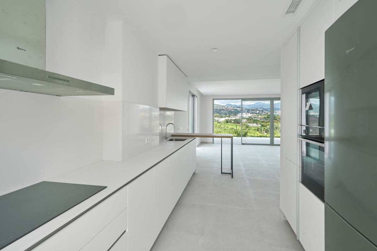 4 bedroom Semi-detached Villa for sale in San Pedro de Alcantara with pool garage - € 1,150,000 (Ref: 9540346)