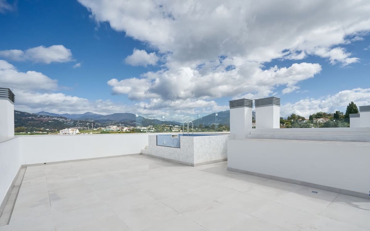 4 bedroom Semi-detached Villa for sale in San Pedro de Alcantara with pool garage - € 1,150,000 (Ref: 9540346)