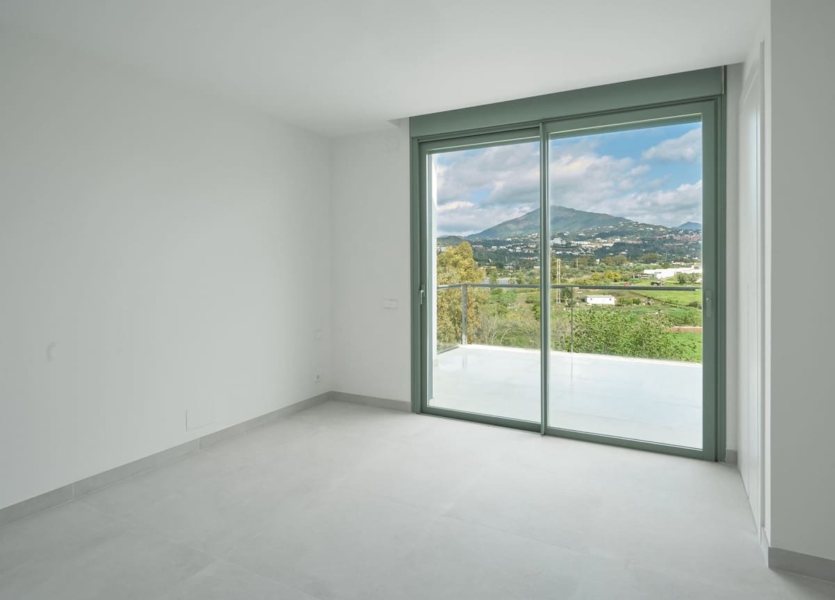4 bedroom Semi-detached Villa for sale in San Pedro de Alcantara with pool garage - € 1,150,000 (Ref: 9540346)