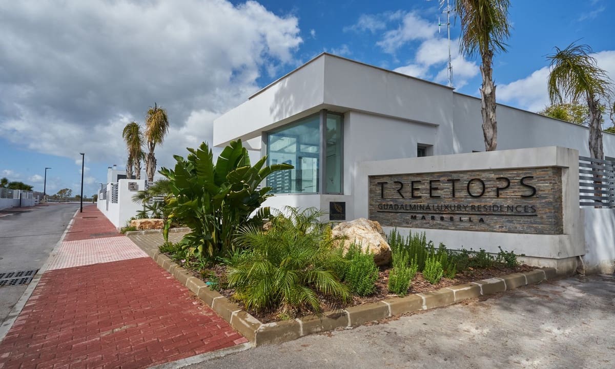 4 bedroom Semi-detached Villa for sale in San Pedro de Alcantara with pool garage - € 1,150,000 (Ref: 9540346)