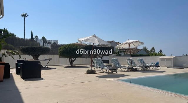 4 soveværelse Villa til salg i Centro, Estepona med swimmingpool garage - € 1.310.000 (Ref: 9540348)