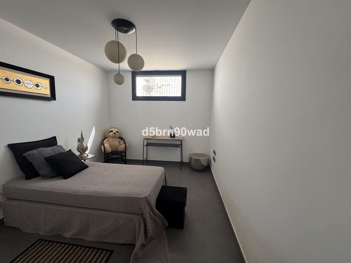 4 soveværelse Villa til salg i Estepona med swimmingpool garage - € 1.310.000 (Ref: 9540348)