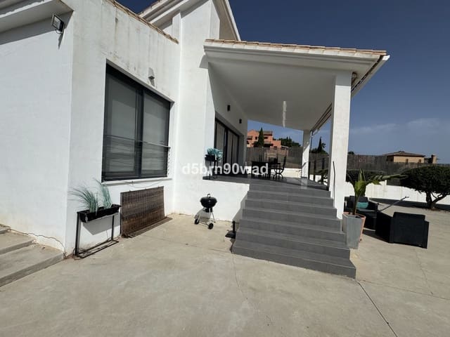 4 soveværelse Villa til salg i Centro, Estepona med swimmingpool garage - € 1.310.000 (Ref: 9540348)