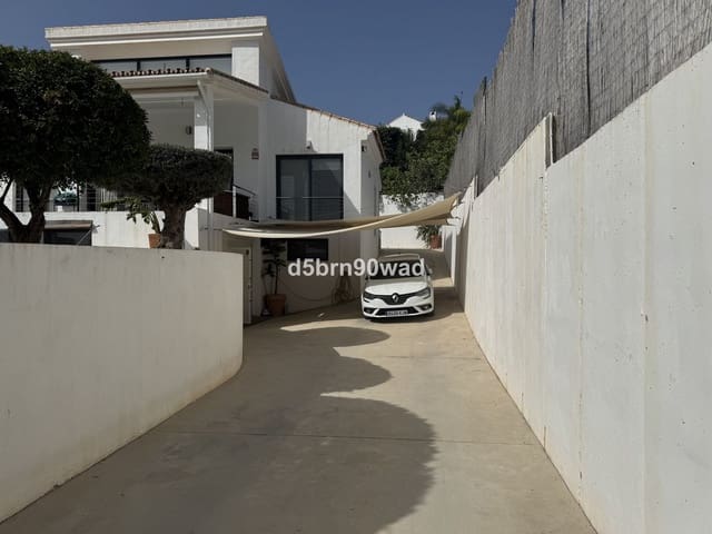 4 soveværelse Villa til salg i Centro, Estepona med swimmingpool garage - € 1.310.000 (Ref: 9540348)
