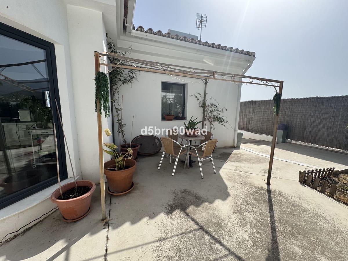 4 soveværelse Villa til salg i Estepona med swimmingpool garage - € 1.310.000 (Ref: 9540348)