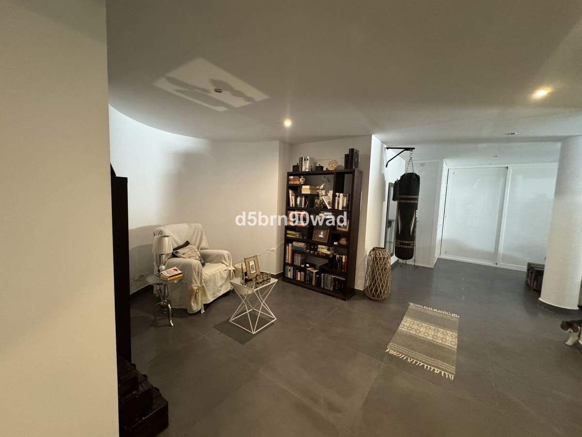 4 soveværelse Villa til salg i Estepona med swimmingpool garage - € 1.310.000 (Ref: 9540348)