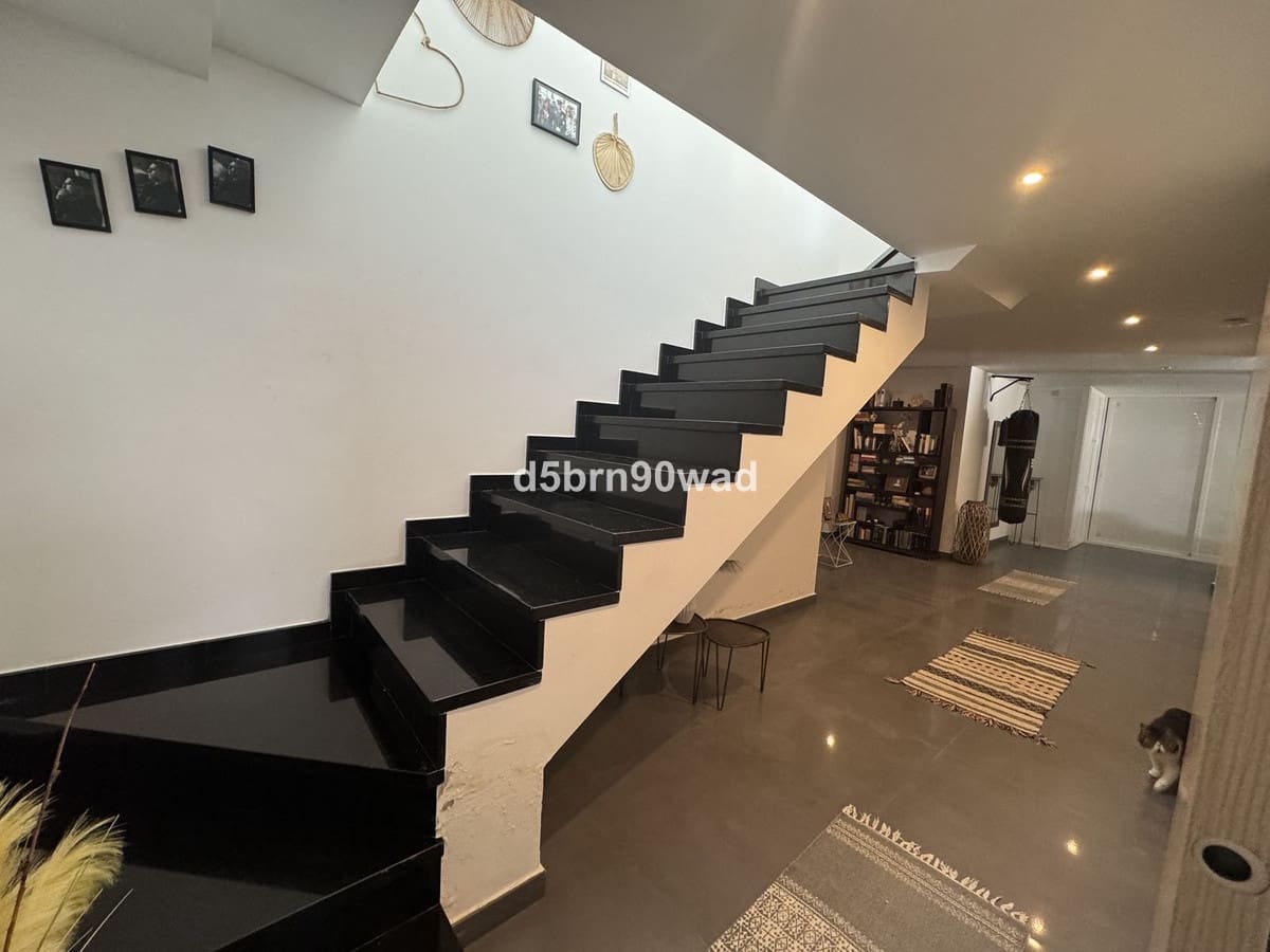 4 soveværelse Villa til salg i Estepona med swimmingpool garage - € 1.310.000 (Ref: 9540348)