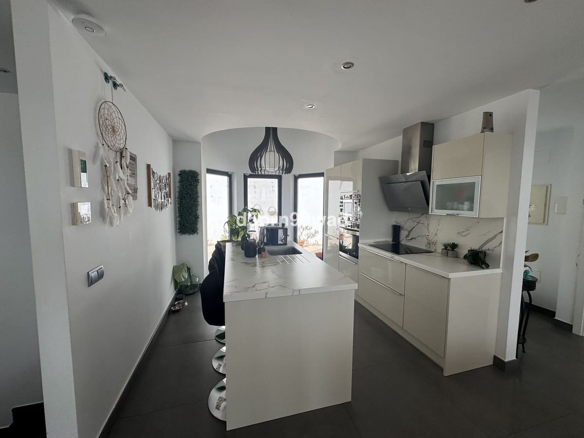 4 soveværelse Villa til salg i Estepona med swimmingpool garage - € 1.310.000 (Ref: 9540348)