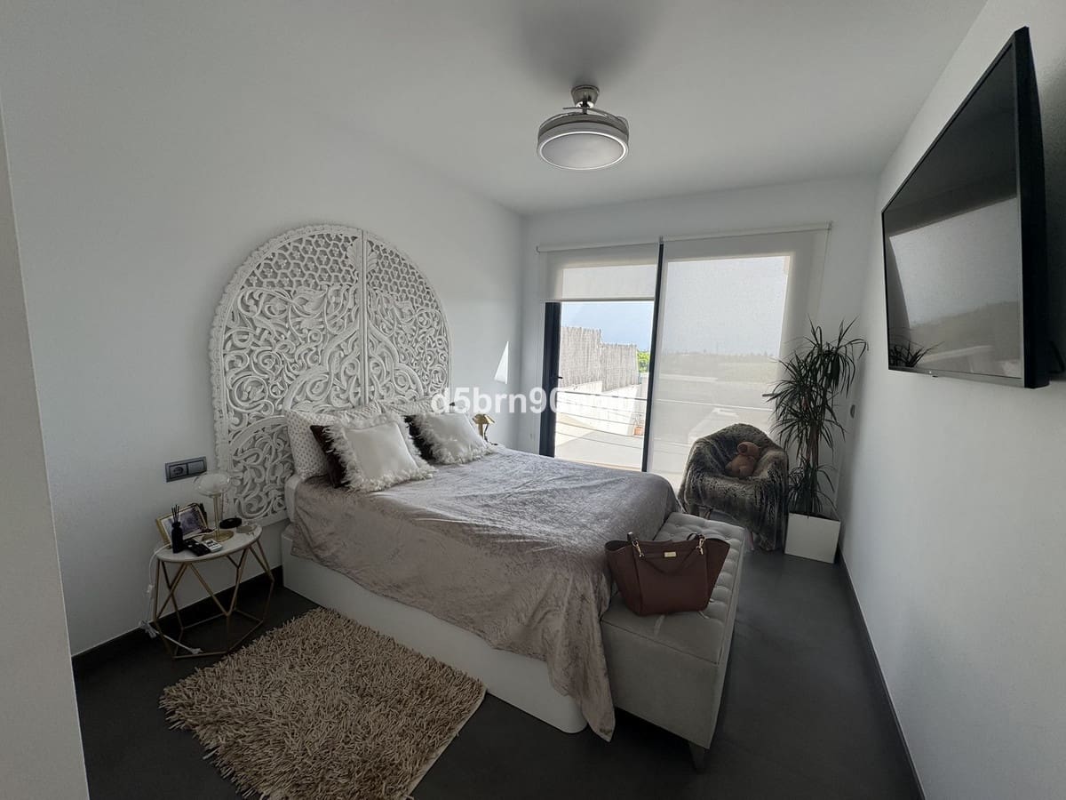 4 soveværelse Villa til salg i Estepona med swimmingpool garage - € 1.310.000 (Ref: 9540348)