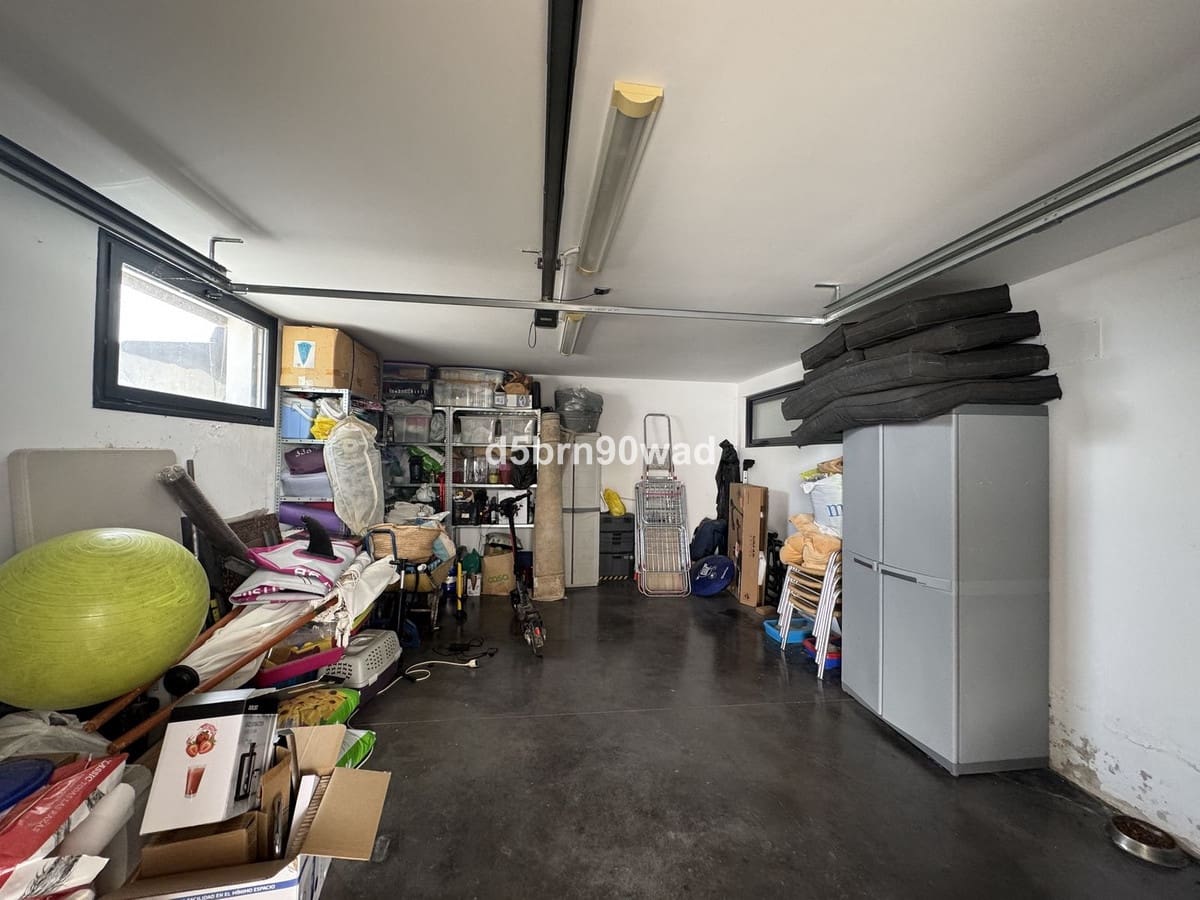 4 soveværelse Villa til salg i Estepona med swimmingpool garage - € 1.310.000 (Ref: 9540348)