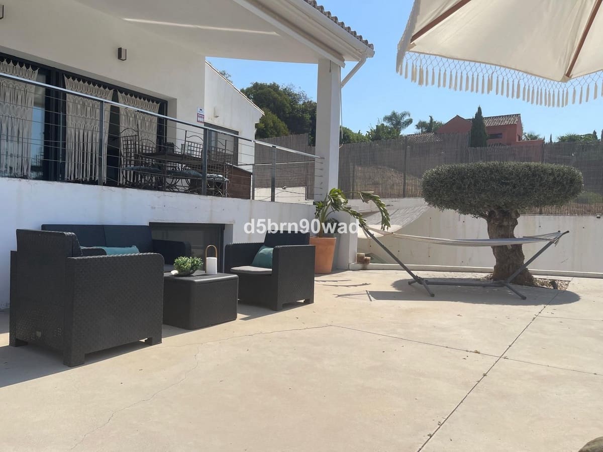 4 soveværelse Villa til salg i Estepona med swimmingpool garage - € 1.310.000 (Ref: 9540348)