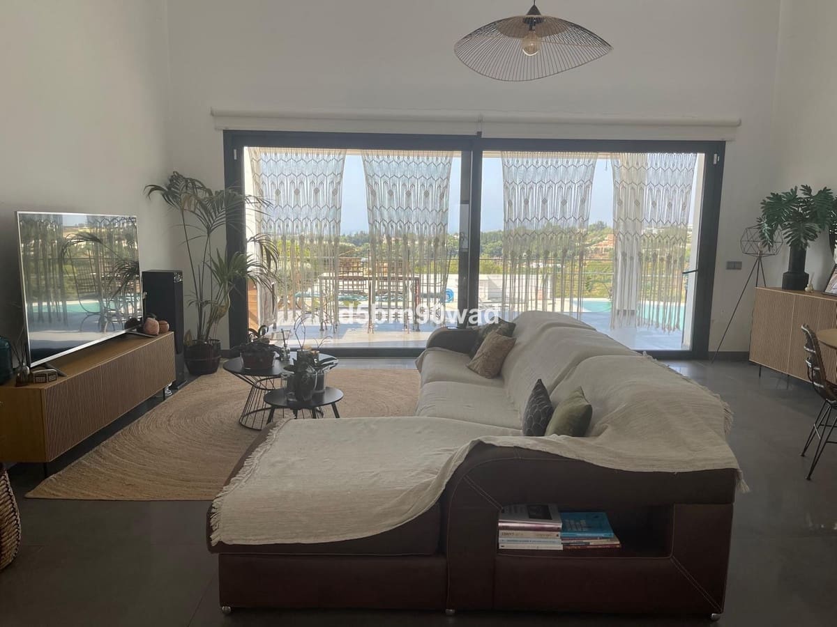 4 soveværelse Villa til salg i Estepona med swimmingpool garage - € 1.310.000 (Ref: 9540348)