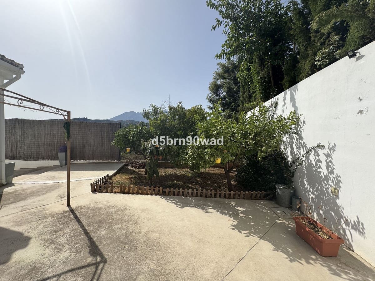 4 soveværelse Villa til salg i Estepona med swimmingpool garage - € 1.310.000 (Ref: 9540348)