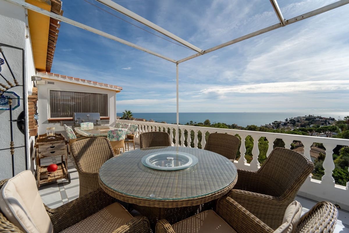 4 soveværelse Villa til salg i Benalmadena Costa med swimmingpool garage - € 1.340.000 (Ref: 9540350)