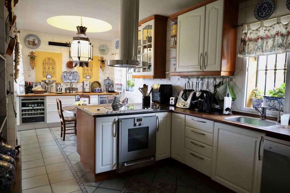 4 soveværelse Villa til salg i Benalmadena Costa med swimmingpool garage - € 1.340.000 (Ref: 9540350)