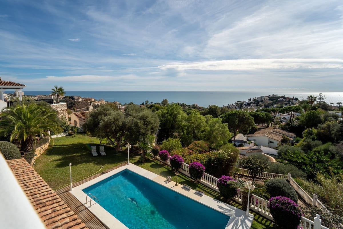 4 soveværelse Villa til salg i Benalmadena Costa med swimmingpool garage - € 1.340.000 (Ref: 9540350)