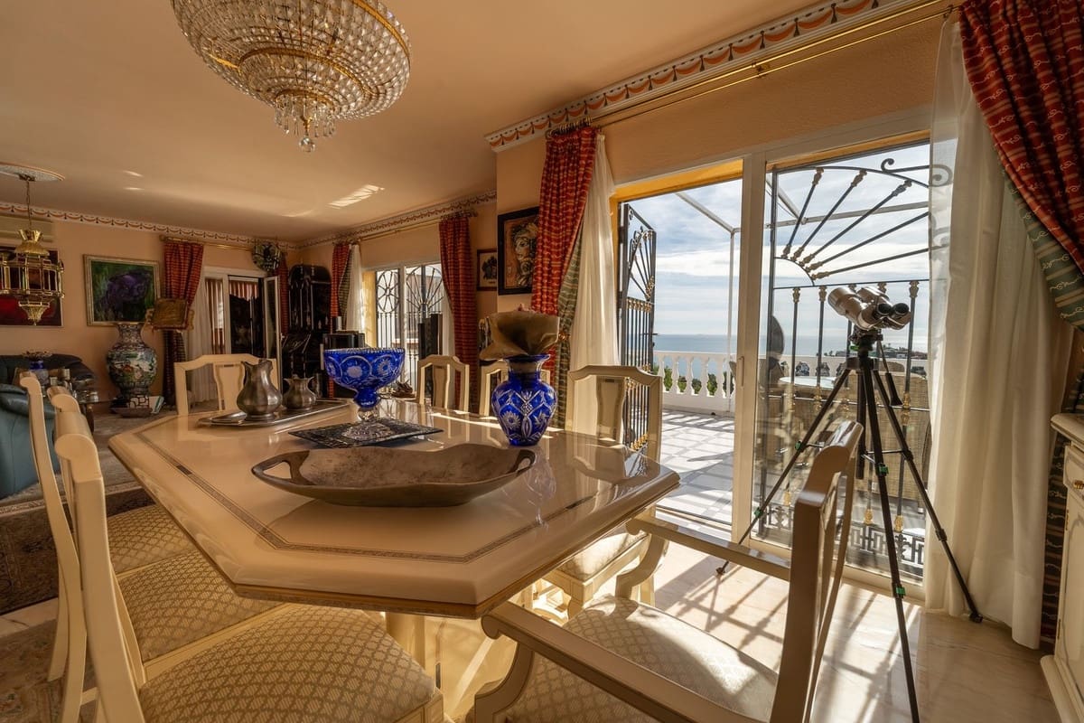 4 soveværelse Villa til salg i Benalmadena Costa med swimmingpool garage - € 1.340.000 (Ref: 9540350)