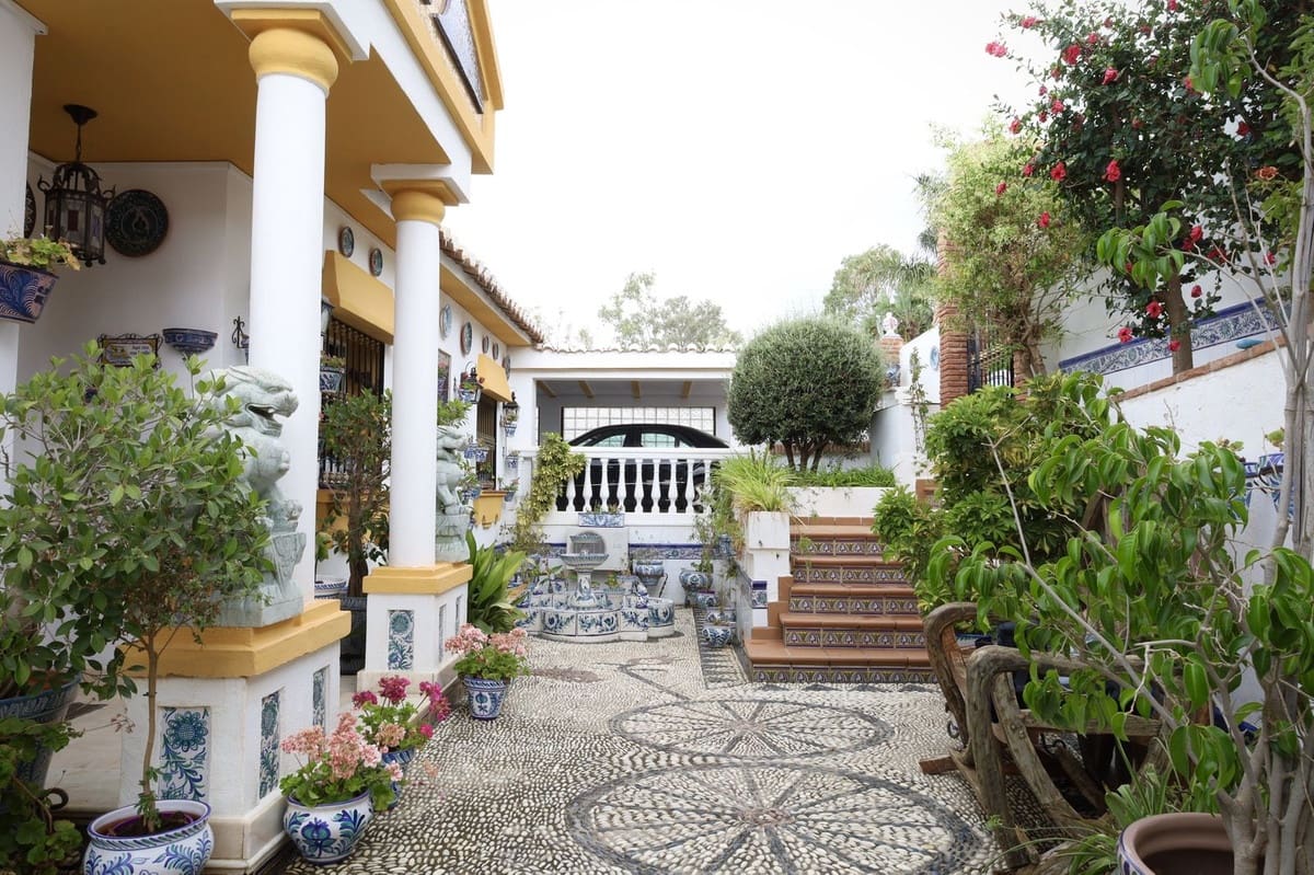 4 soveværelse Villa til salg i Benalmadena Costa med swimmingpool garage - € 1.340.000 (Ref: 9540350)