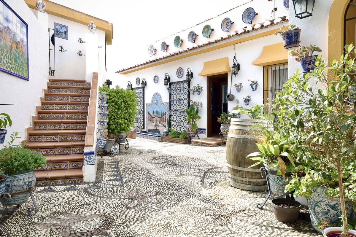 4 soveværelse Villa til salg i Benalmadena Costa med swimmingpool garage - € 1.340.000 (Ref: 9540350)