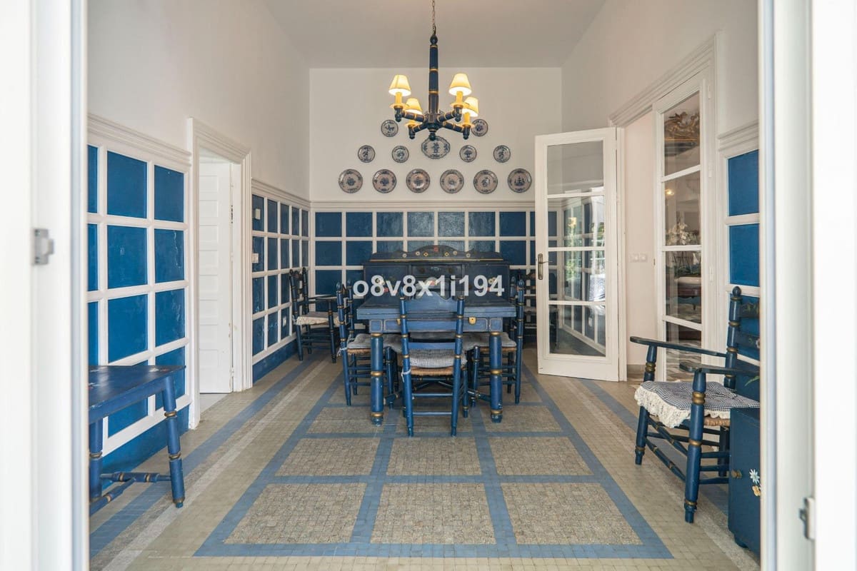 5 bedroom Villa for sale in Malaga city with pool garage - € 1,349,000 (Ref: 9540352)